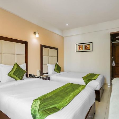 Treebo Trend Hotel Parker Ahmedabad Extérieur photo