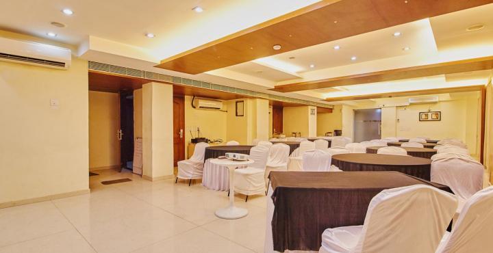 Treebo Trend Hotel Parker Ahmedabad Extérieur photo