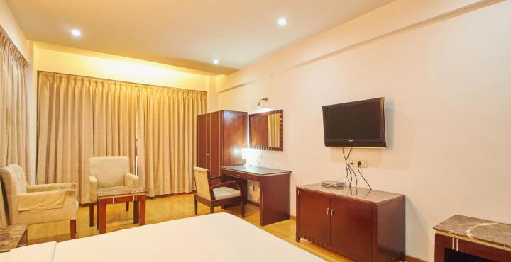 Treebo Trend Hotel Parker Ahmedabad Extérieur photo