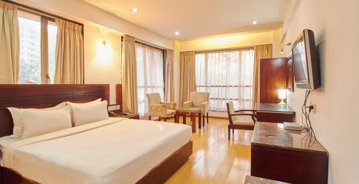 Treebo Trend Hotel Parker Ahmedabad Extérieur photo