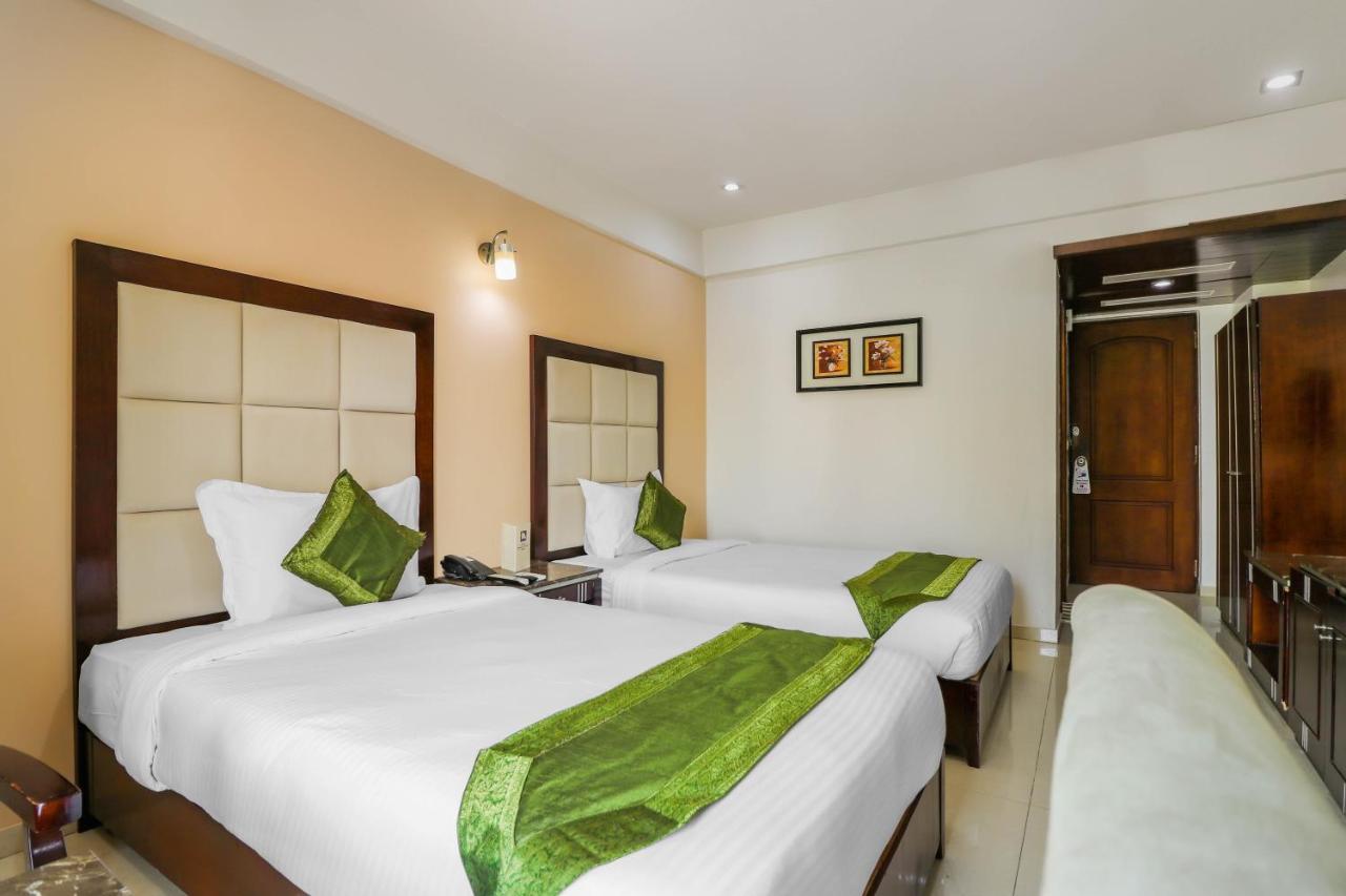 Treebo Trend Hotel Parker Ahmedabad Extérieur photo