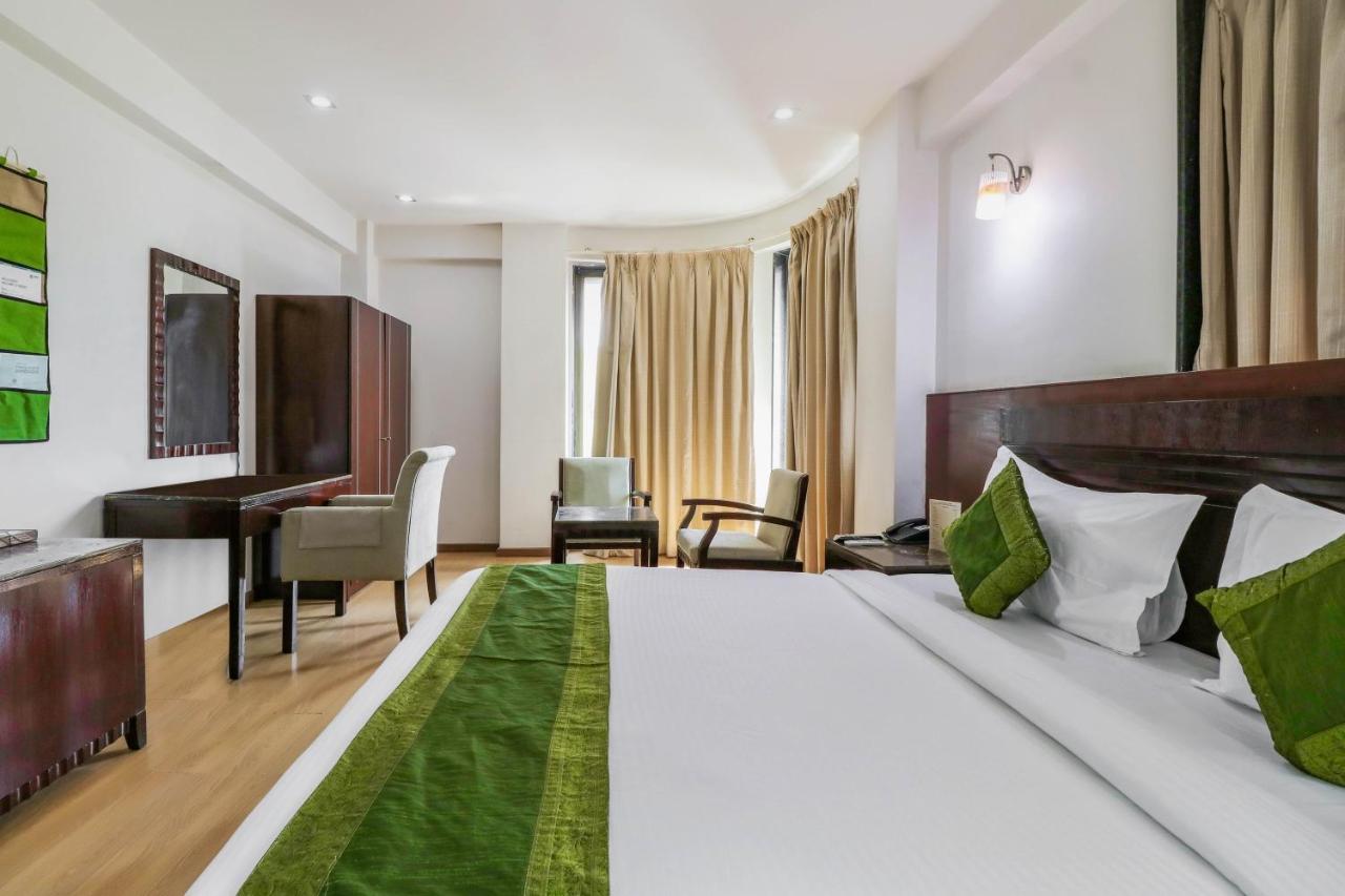 Treebo Trend Hotel Parker Ahmedabad Extérieur photo