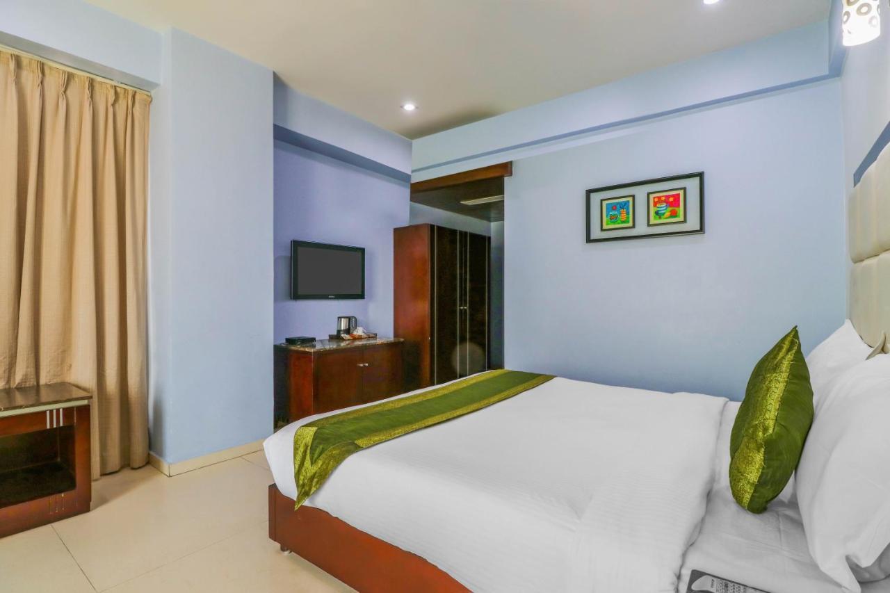 Treebo Trend Hotel Parker Ahmedabad Extérieur photo