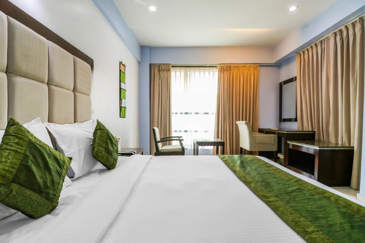 Treebo Trend Hotel Parker Ahmedabad Extérieur photo