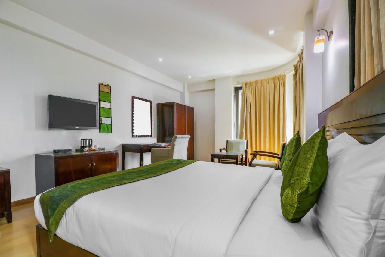 Treebo Trend Hotel Parker Ahmedabad Extérieur photo