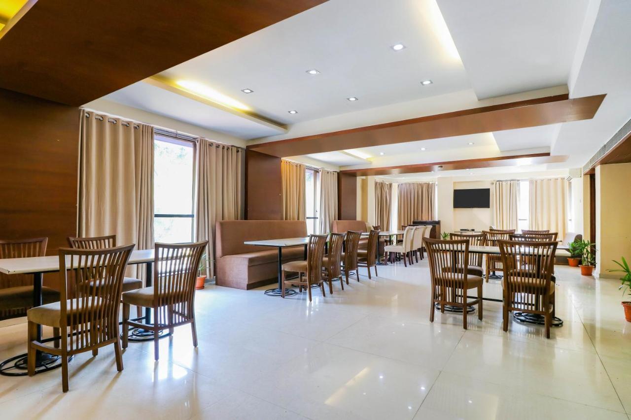 Treebo Trend Hotel Parker Ahmedabad Extérieur photo